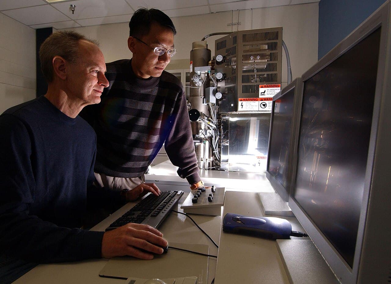 Researcher working in a national laboratory